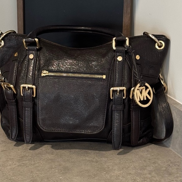 Michael  Kors McGraw Slim Leather Satchel in Black with Gold Hardware! GUC!! - Picture 1 of 9